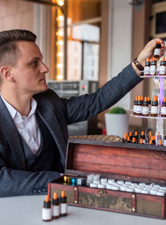 Какой запах «послушать» в первую очередь? История военнослужащего, который стал парфюмером